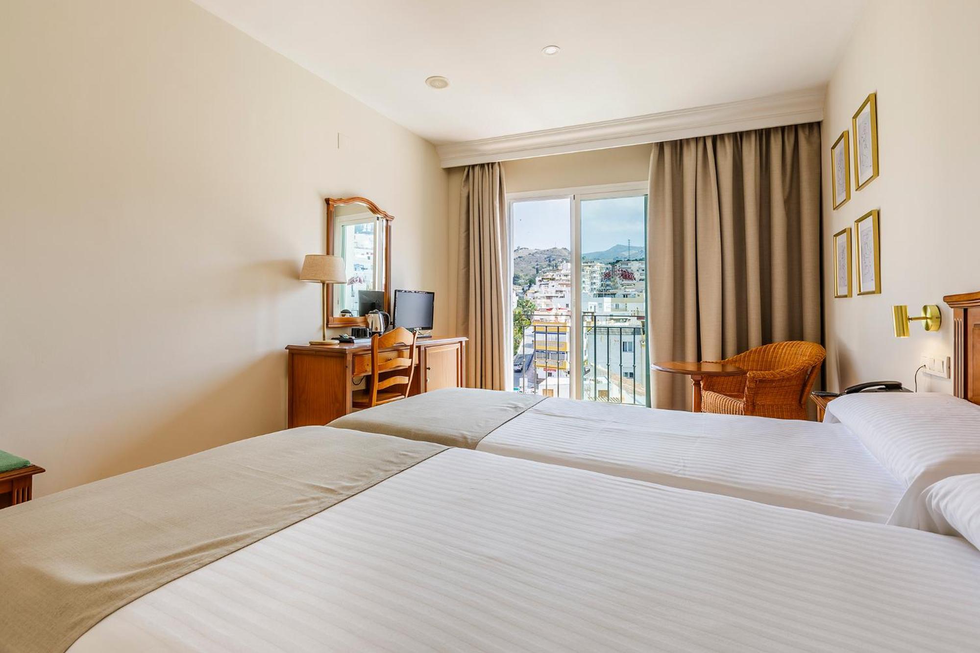 Hotel Almijara - Mares Ла Херадура Екстериор снимка